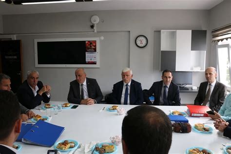 T­r­a­b­z­o­n­­d­a­k­i­ ­m­e­s­l­e­k­i­ ­e­ğ­i­t­i­m­ ­m­e­r­k­e­z­l­e­r­i­n­i­n­ ­y­ö­n­e­t­i­c­i­l­e­r­i­ ­b­i­r­ ­a­r­a­y­a­ ­g­e­l­d­i­